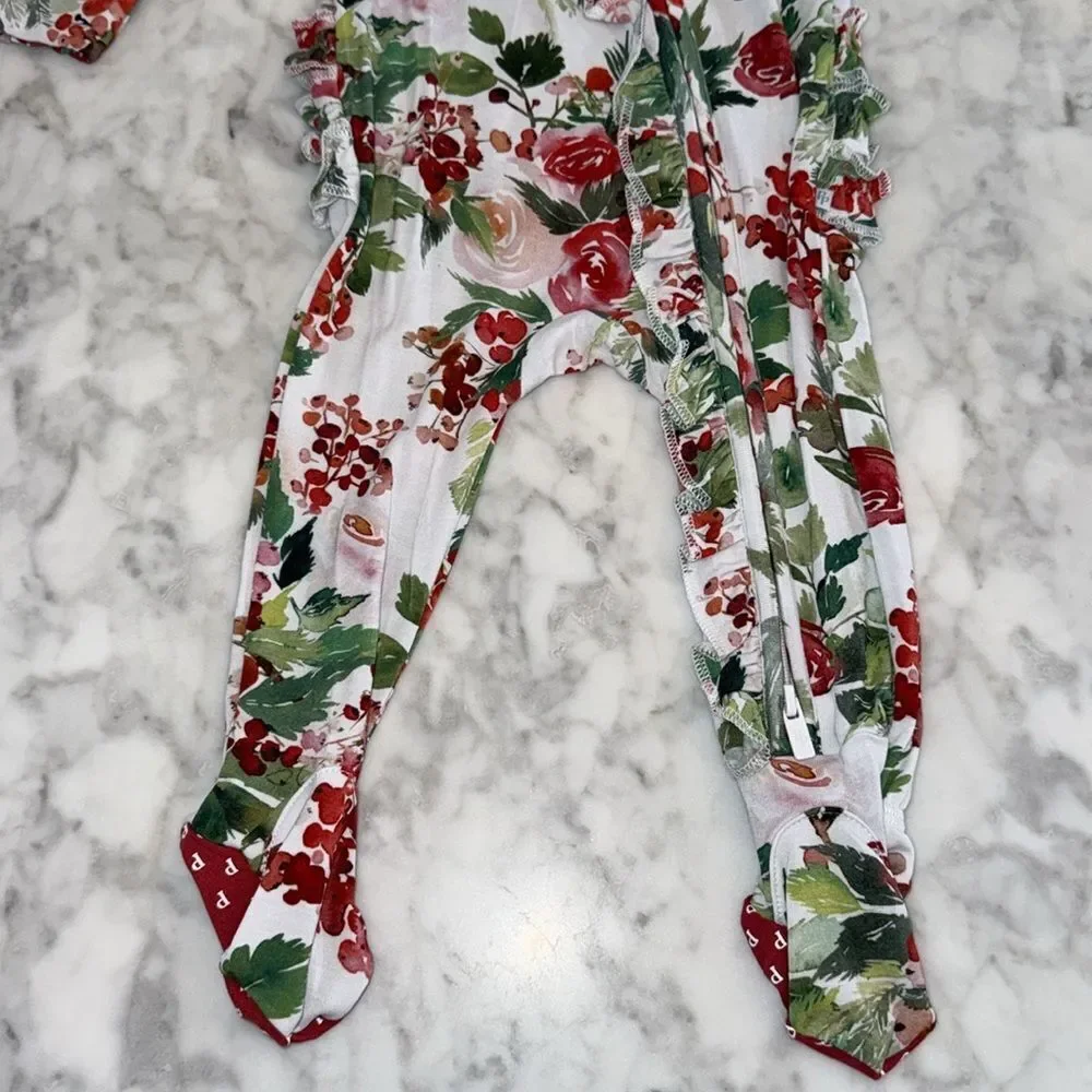 NWT POSH PEANUT RUFFLE ZIPPERED FOOTIE 0/3M